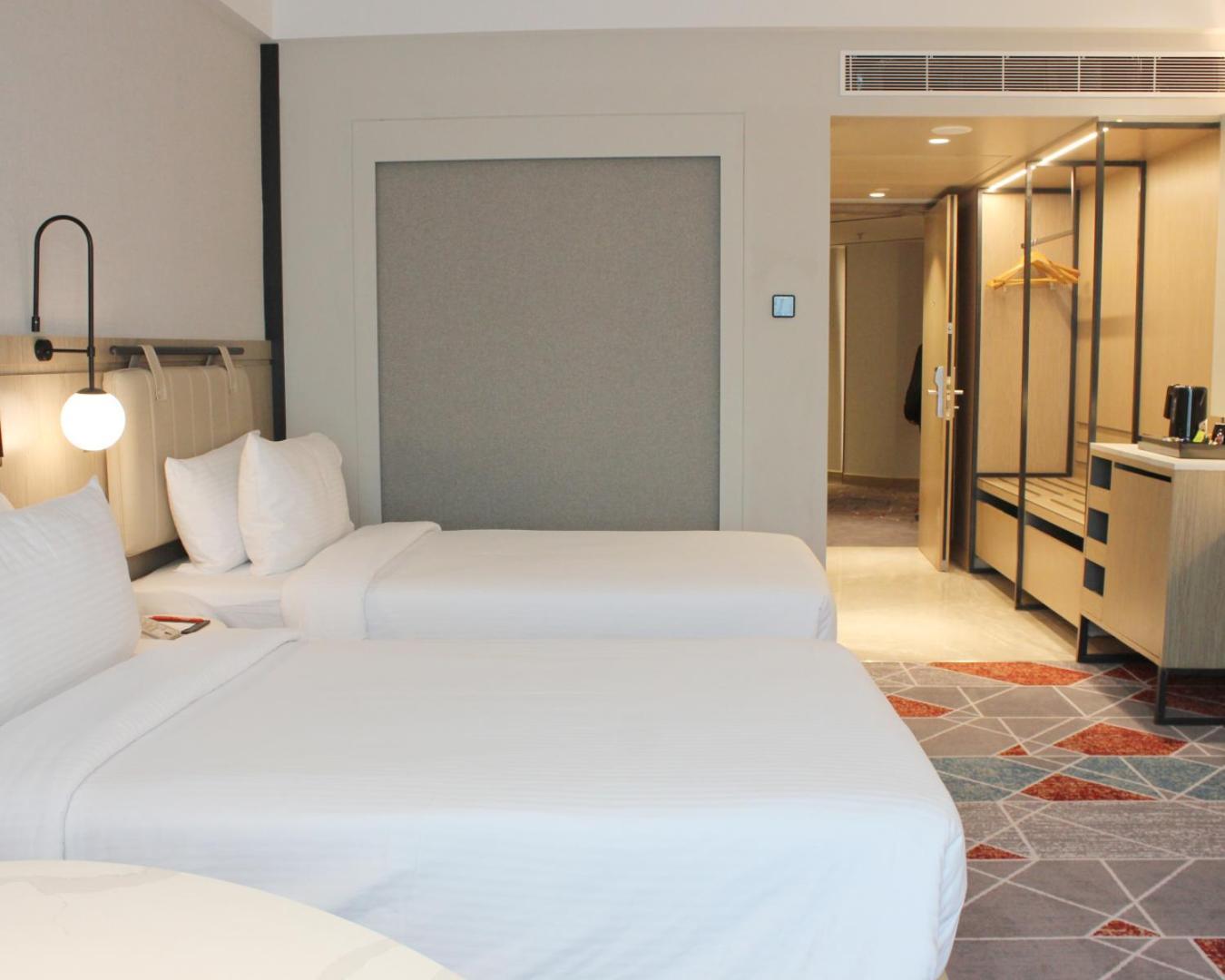 Hotel Ramada Plaza By Wyndham Jhv Varanasi